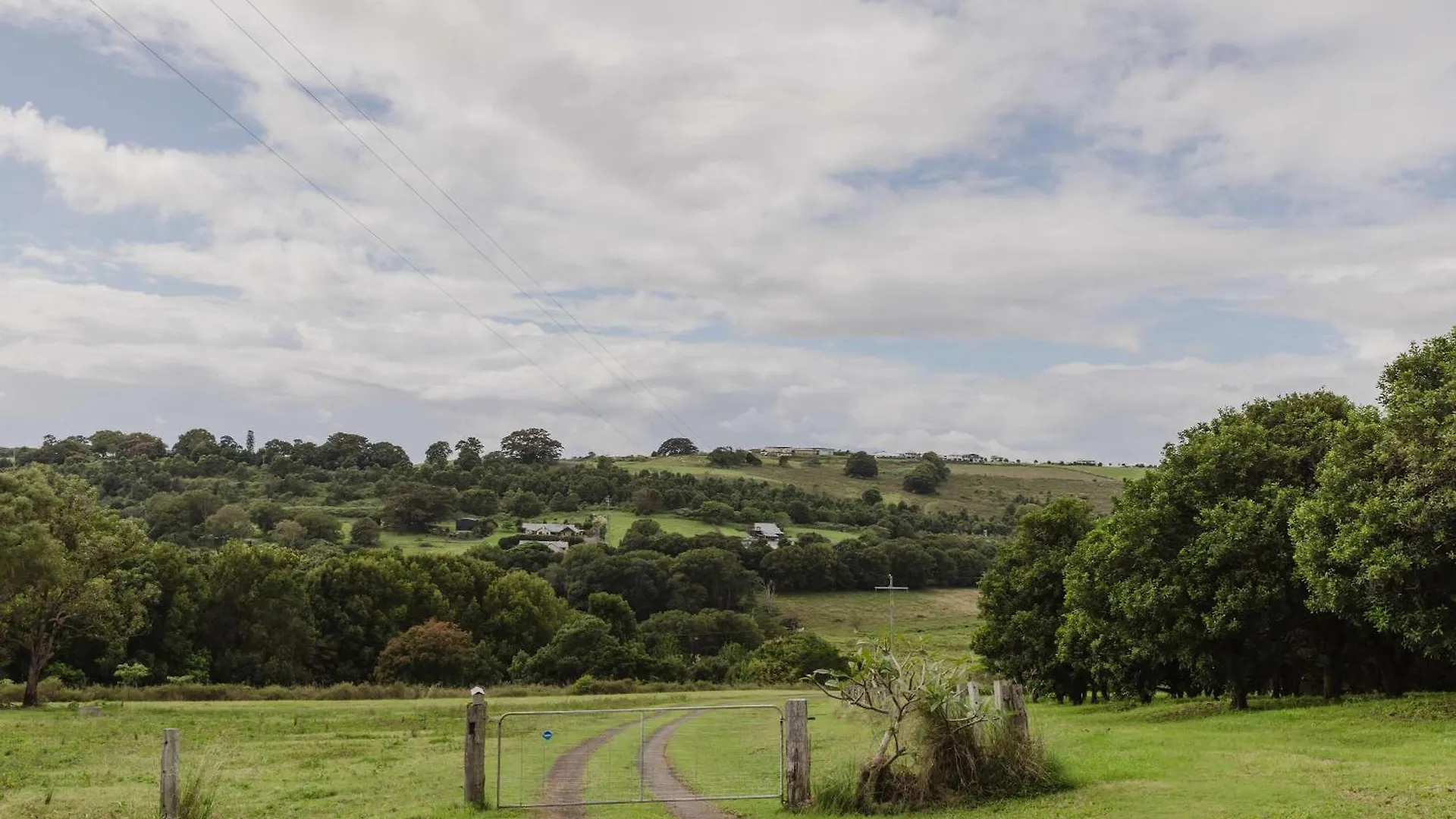 Holiday home 8 Farm Macadamia Plantation 1 By Tiny Away Villa Cumbalum